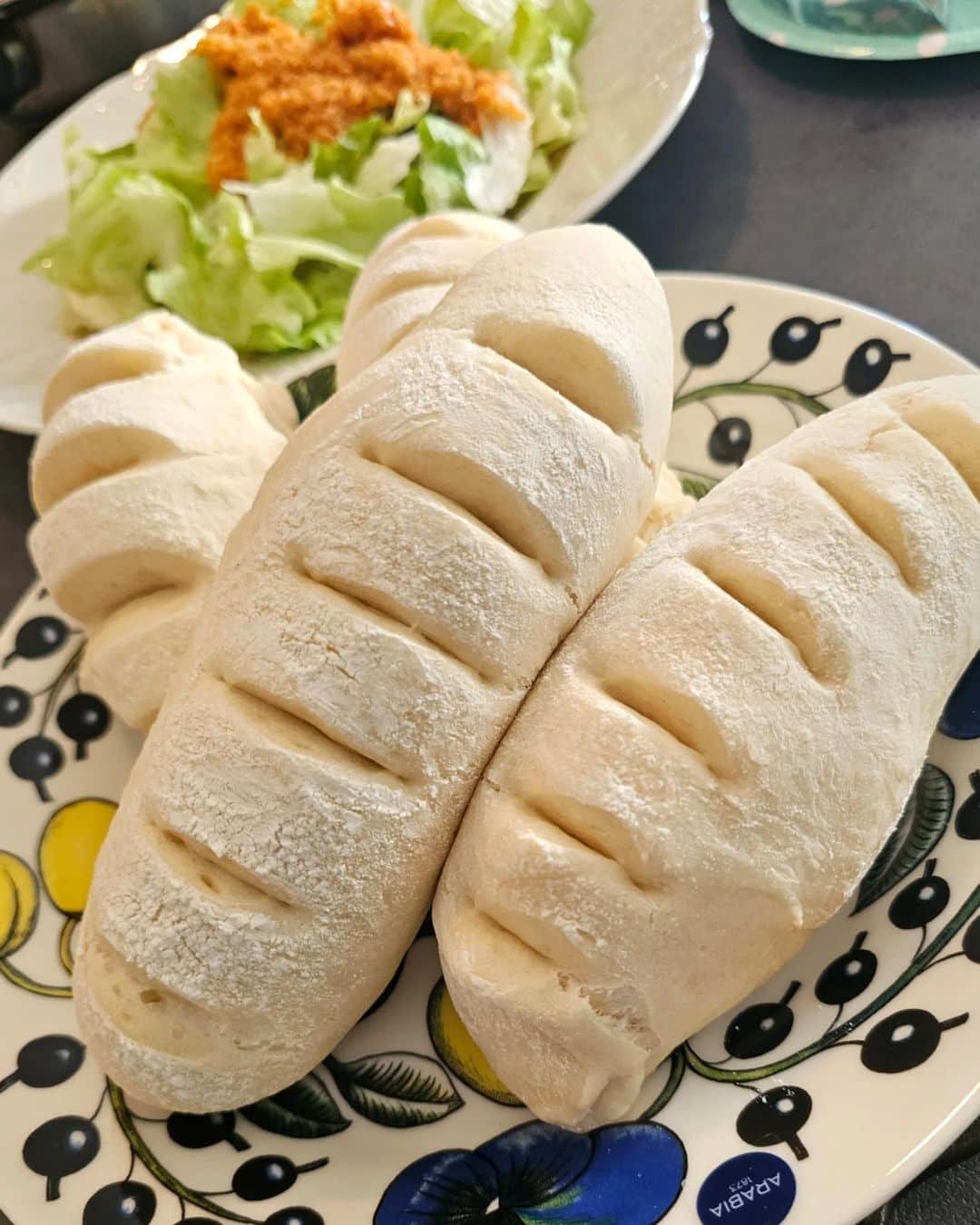 杉山由紀子のインスタグラム：「📍手作りフランスパン🥖  フープロがあればパンも簡単❤️ インダクも保温機能がついてるから発酵もおてのもの(*^^*)  久々パンの作り方教えてもらえて再熱しそう🔥✨  やっぱり出来たてのパンは最強🥺✨ QC持ってよかったのは本当にレシピに困らない🤭  #パン #パン作り #フランスパン #food #bakery #パン大好き #breakfast #instafood #手作り #手作りごはん #おうちごはん #料理 #料理教室 #料理好きな人と繋がりたい #食卓 #暮らし #献立 #クッキング #cookingram #お料理 #手料理 #クイーンクックレシピ #クイーンクック #QC」