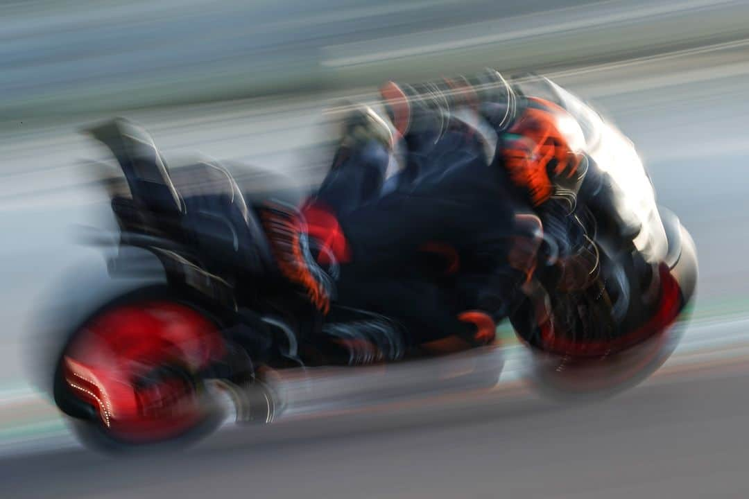 レプソル・ホンダさんのインスタグラム写真 - (レプソル・ホンダInstagram)「Time for the weekend yet? 🥵」1月12日 23時39分 - hrc_motogp