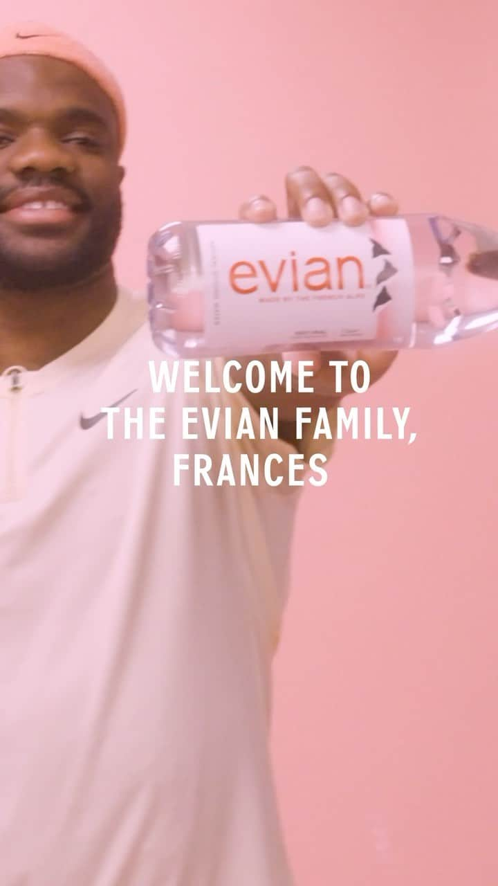 evianのインスタグラム：「Our new ambassador @bigfoe1998 was spotted on the evian set 💪💧​  Reaching the top World Top 10 ranking in 2023, Frances is the perfect match for evian 🎾​  Expressing his excitement at the announcement, Frances said: “To be joining such an iconic line-up of tennis professionals as an evian ambassador is an honour. Hydration is fundamental to both my off-the-court wellbeing and daily routine as an athlete so collaborating with evian felt a natural fit. As a brand deeply rooted in tennis and dedicated to fostering talent in the space, I’m so excited to be a part of the team and look forward to meeting my 2024 goals with evian.”​  #evian #FrancesTiafoe #Tennis #evianxFrances」