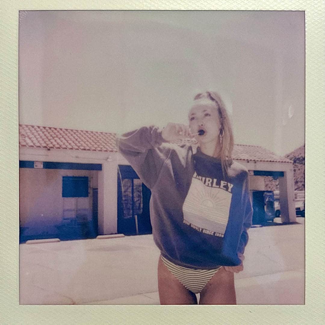 hurleyのインスタグラム：「Snapshots from warmer daze in Palm Springs 🤠」