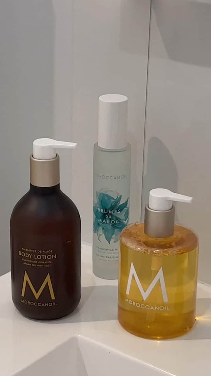 Moroccanoilのインスタグラム：「Squeaky clean *and* oh-so soft? You got it. 🧼 Our Hand Wash is formulated with argan oil and hyaluronic acid to help lock in hydration and keep skin soft and supple (scrub after scrub).」