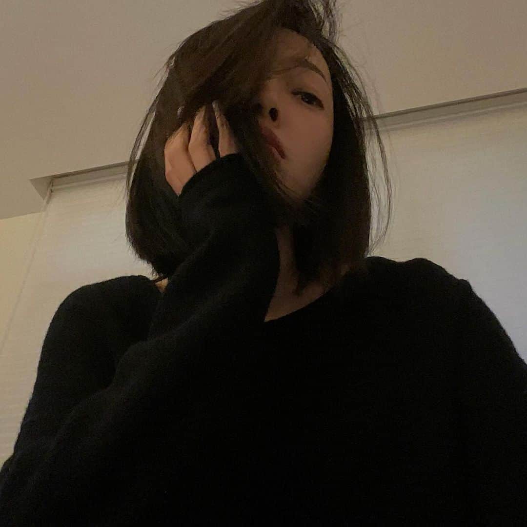 林映唯のインスタグラム：「Love me more.」