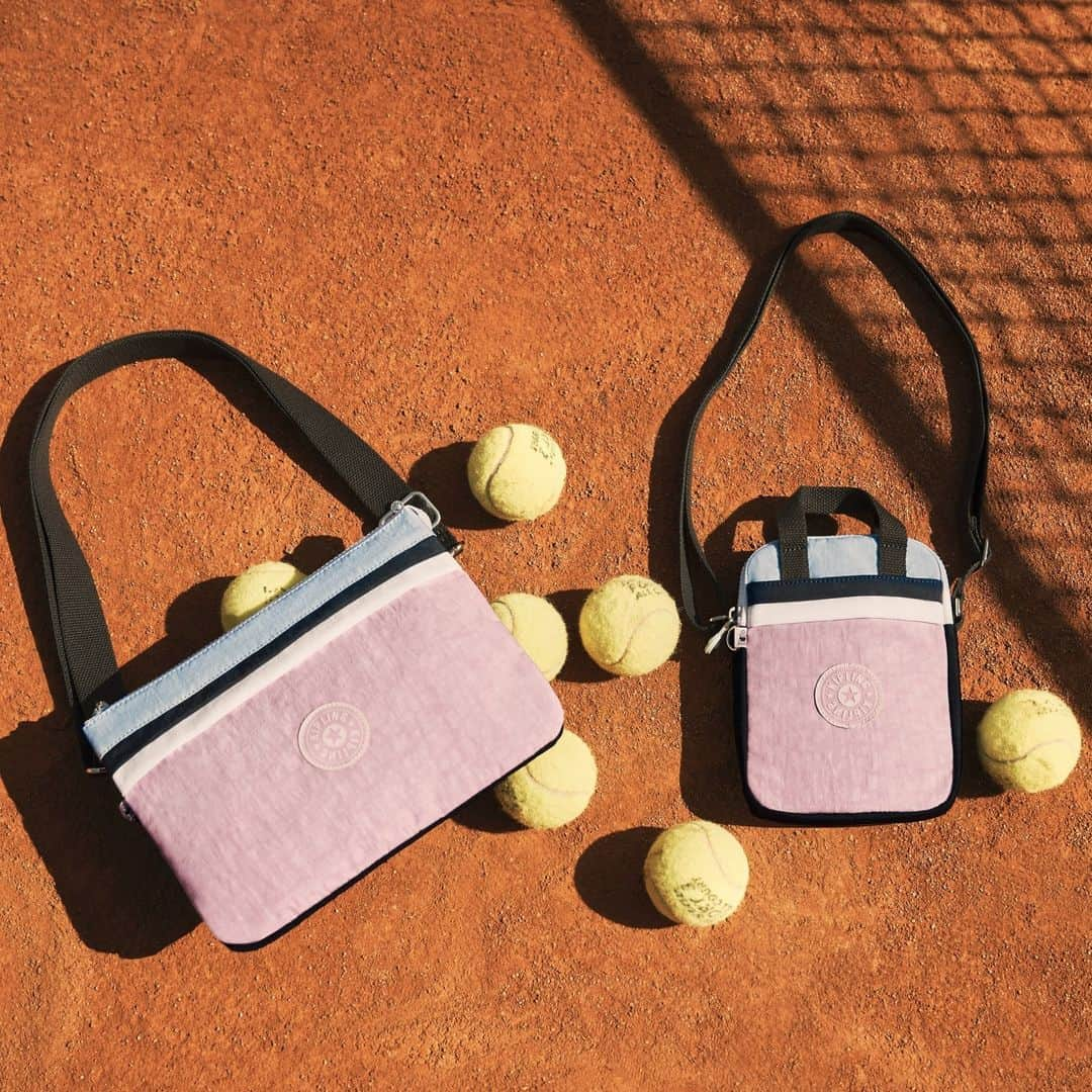 キプリングのインスタグラム：「Redefine colour-blocking with a sweet blend of soft baby blue and delightful pink – our new Valley bags 🩵🩷 Get ready to turn heads! #NeverWithoutMyKipling #LiveLight」