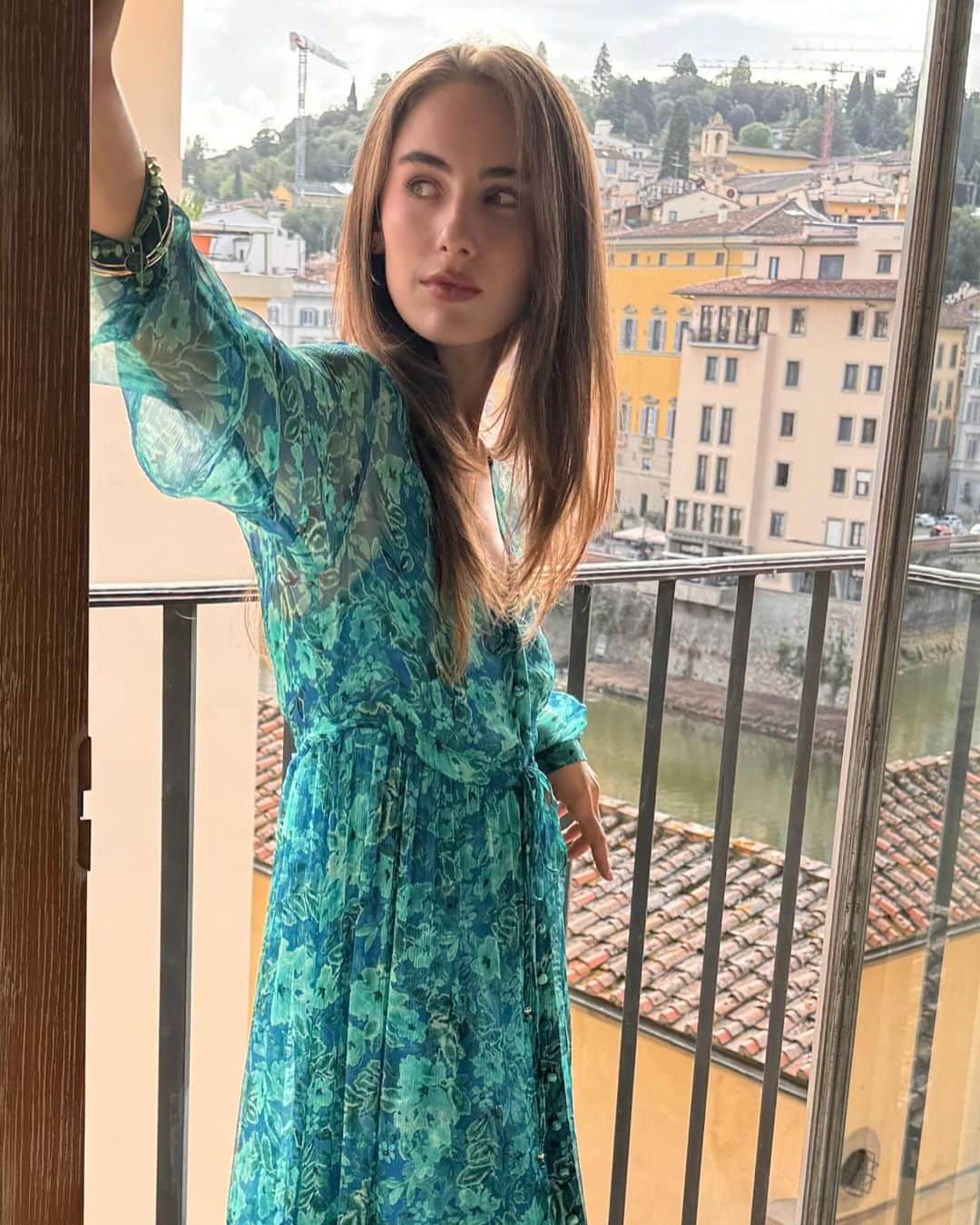 ジョニーワズのインスタグラム：「A postcard from Florence, Italy. Shop our Raquel Silk Maxi Dress!」