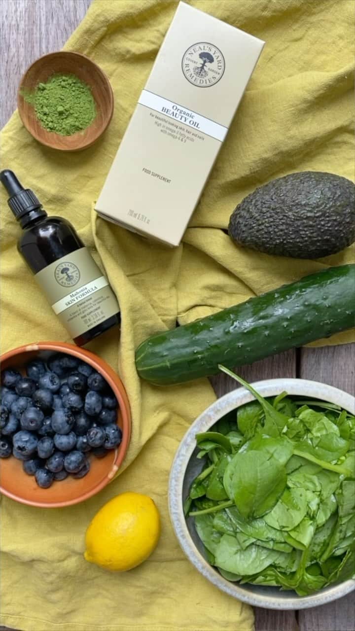 Neal's Yard Remediesのインスタグラム：「Banish the blues this #BlueMonday and bring some sunshine to your morning with an energising beverage ☀️  Power your morning with a good breakfast smoothie. Here are a few health benefits of drinking a healthy smoothie for breakfast that you didn’t know about..  ✨Helps to boost your immunity.  ✨The fiber and antioxidants in fruits and vegetables are essential for building a strong immune system. ✨Improves digestion. ✨Boosts skin health.  What’s your favourite morning smoothie? Comment below and share your recipes 💙」