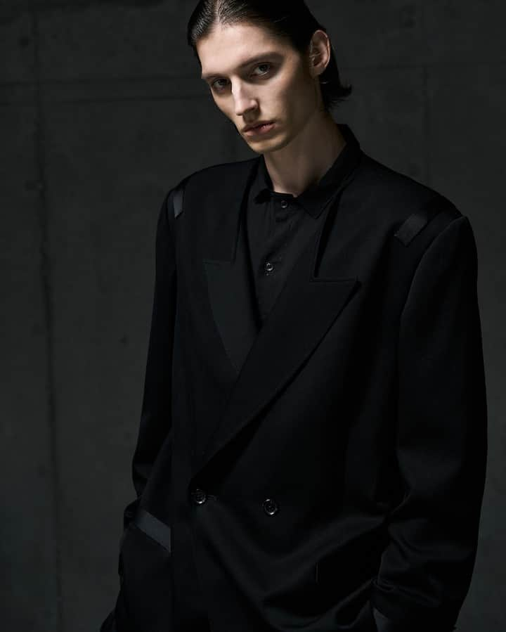 ヨウジヤマモトのインスタグラム：「@yohjiyamamotoofficial: Yohji Yamamoto POUR HOMME Spring/Summer 2024 Collection⁠ ⁠ Discover the collection in store and online @theshopyohjiyamamoto⁠ ⁠ ⁠ #Yohjiyamamotopourhomme⁠ #YohjiYamamoto⁠ ⁠」