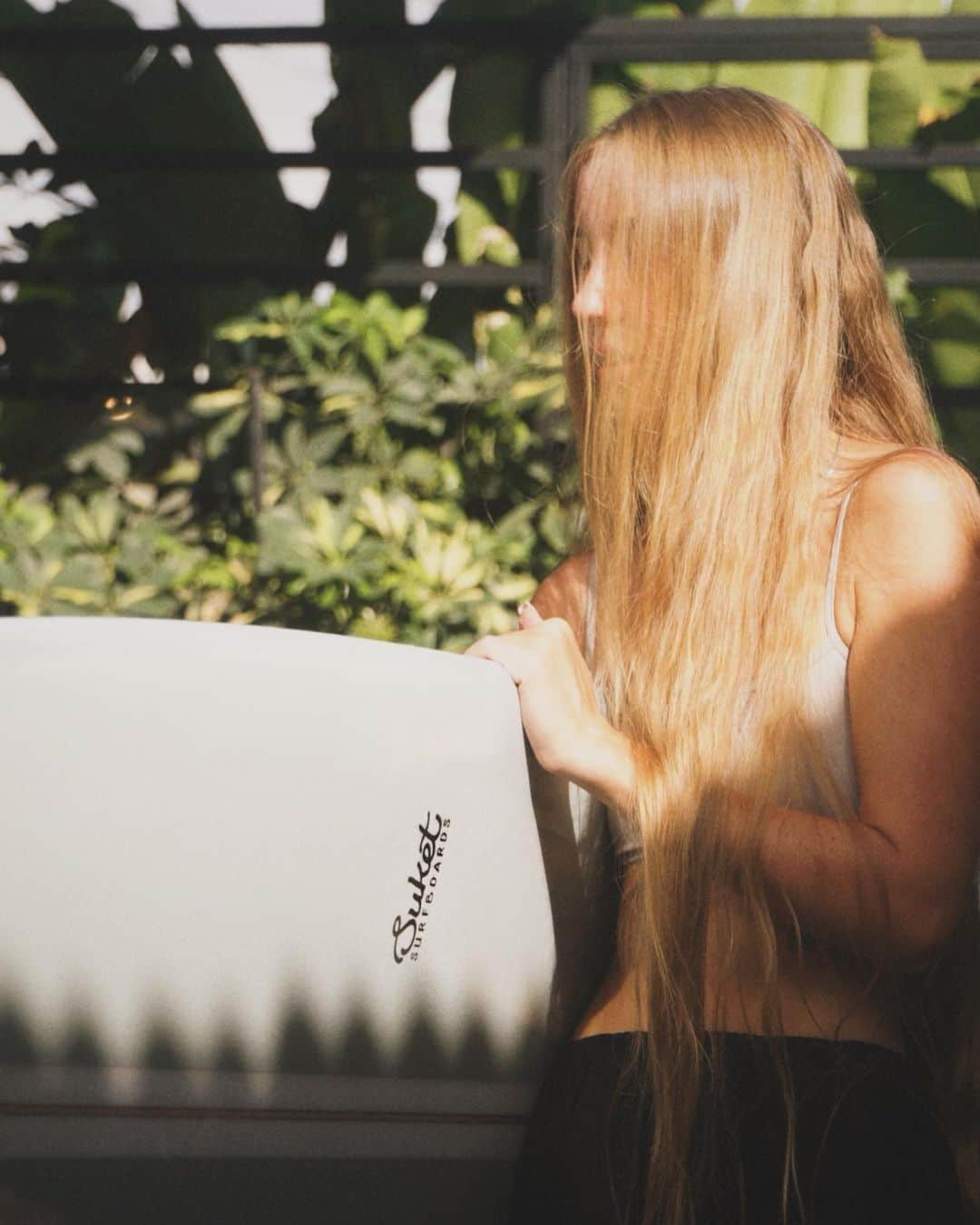 OLYA VIKULOVAのインスタグラム：「Just say, I never regretted, that a year ago, spontaneously by new board  board by: @suket_surfboards  ph by: @inozemtcevalex」