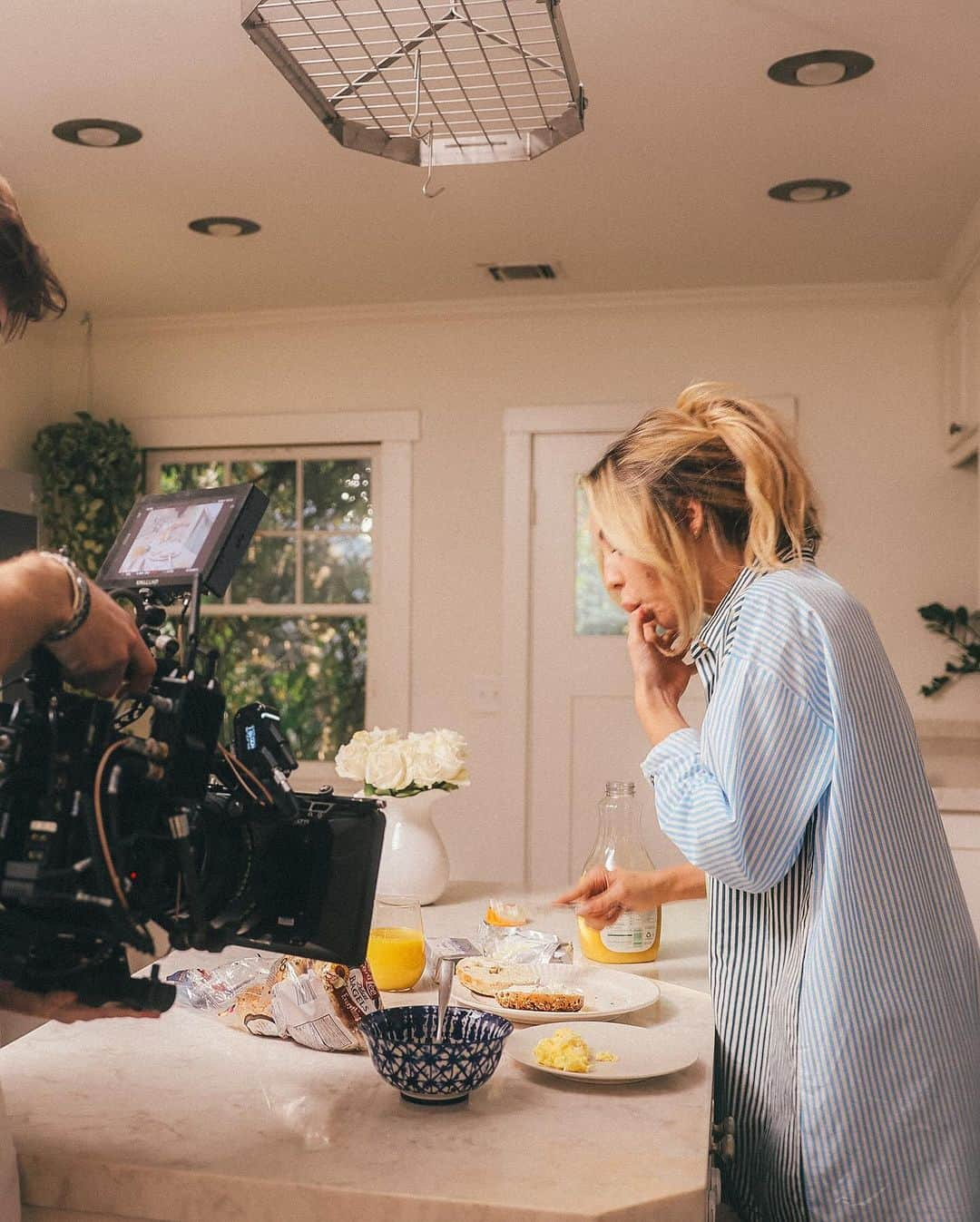 チャーリー・ジョーダンさんのインスタグラム写真 - (チャーリー・ジョーダンInstagram)「Can I interest you in a bagel 🥯 I really love everything bagels, with cream cheese of course」1月16日 7時48分 - charlyjordan