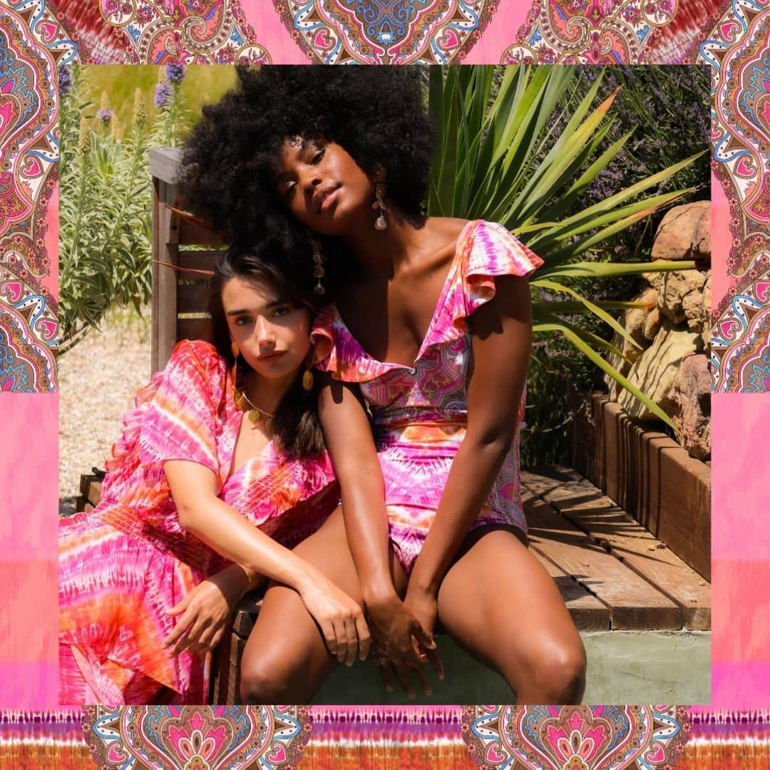 ヘイルボブのインスタグラム：「Explore the rich heritage of tie-dye techniques embraced by diverse cultures worldwide for centuries. ✨ This season, the Halebob collection transports you to Morocco, merging tie and dye with the chic allure of Californian paisley psychedelic patterns. 🌈 #FashionJourney #HalebobStyle #Halebobheritage  Photographer by @shelliwrightphoto  Model @naylalatis @sam_kiri__」