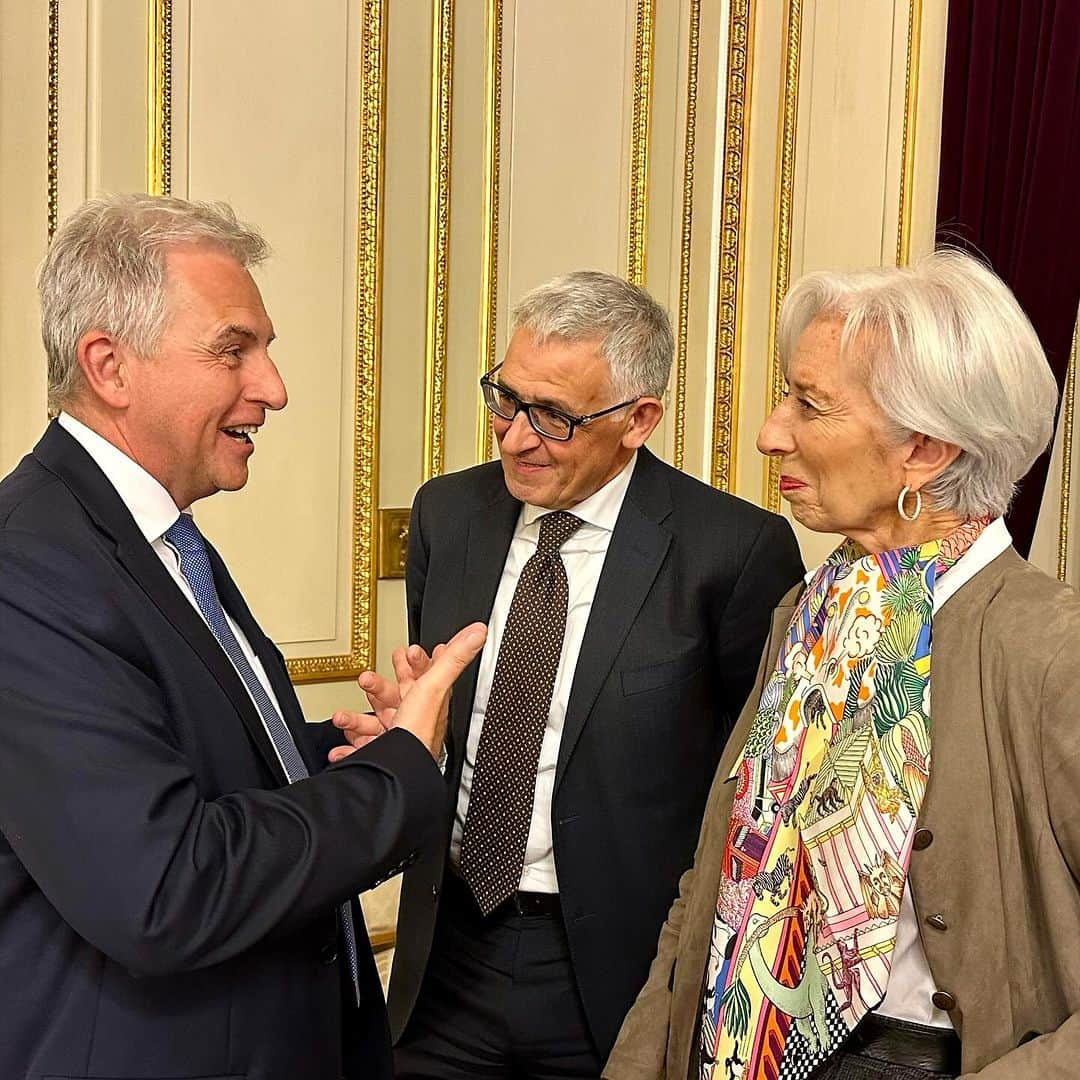 クリスティーヌ・ラガルドさんのインスタグラム写真 - (クリスティーヌ・ラガルドInstagram)「🇧🇪🇪🇺 To mark the Belgian Presidency of the Council of the EU, a special €2 commemorative coin has been produced.  I was delighted to join Belgium’s Finance Minister Vincent Van Peteghem and other colleagues yesterday evening to mark the launch of the coin.  Two million of these coins will shortly enter circulation.  Did you know that each country that uses the euro as its official currency may issue two commemorative coins per year?」1月16日 17時55分 - christinelagarde