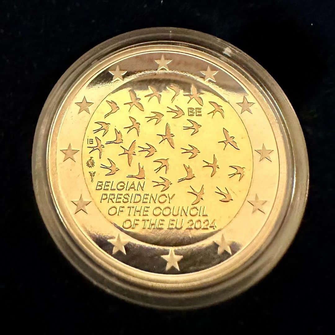 クリスティーヌ・ラガルドさんのインスタグラム写真 - (クリスティーヌ・ラガルドInstagram)「🇧🇪🇪🇺 To mark the Belgian Presidency of the Council of the EU, a special €2 commemorative coin has been produced.  I was delighted to join Belgium’s Finance Minister Vincent Van Peteghem and other colleagues yesterday evening to mark the launch of the coin.  Two million of these coins will shortly enter circulation.  Did you know that each country that uses the euro as its official currency may issue two commemorative coins per year?」1月16日 17時55分 - christinelagarde