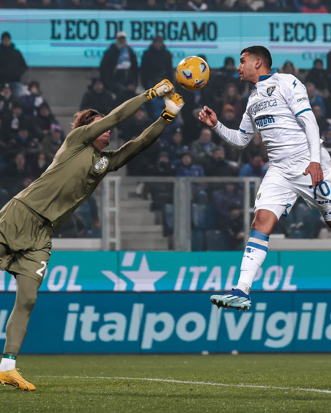 アタランタBCさんのインスタグラム写真 - (アタランタBCInstagram)「5️⃣ sono anche i clean sheet di @carnesecchimarco in questa stagione 🧤  5️⃣th clean sheet in all competitions for #Carnesecchi ⛔️  #AtalantaFrosinone #GoAtalantaGo ⚫️🔵」1月17日 3時29分 - atalantabc