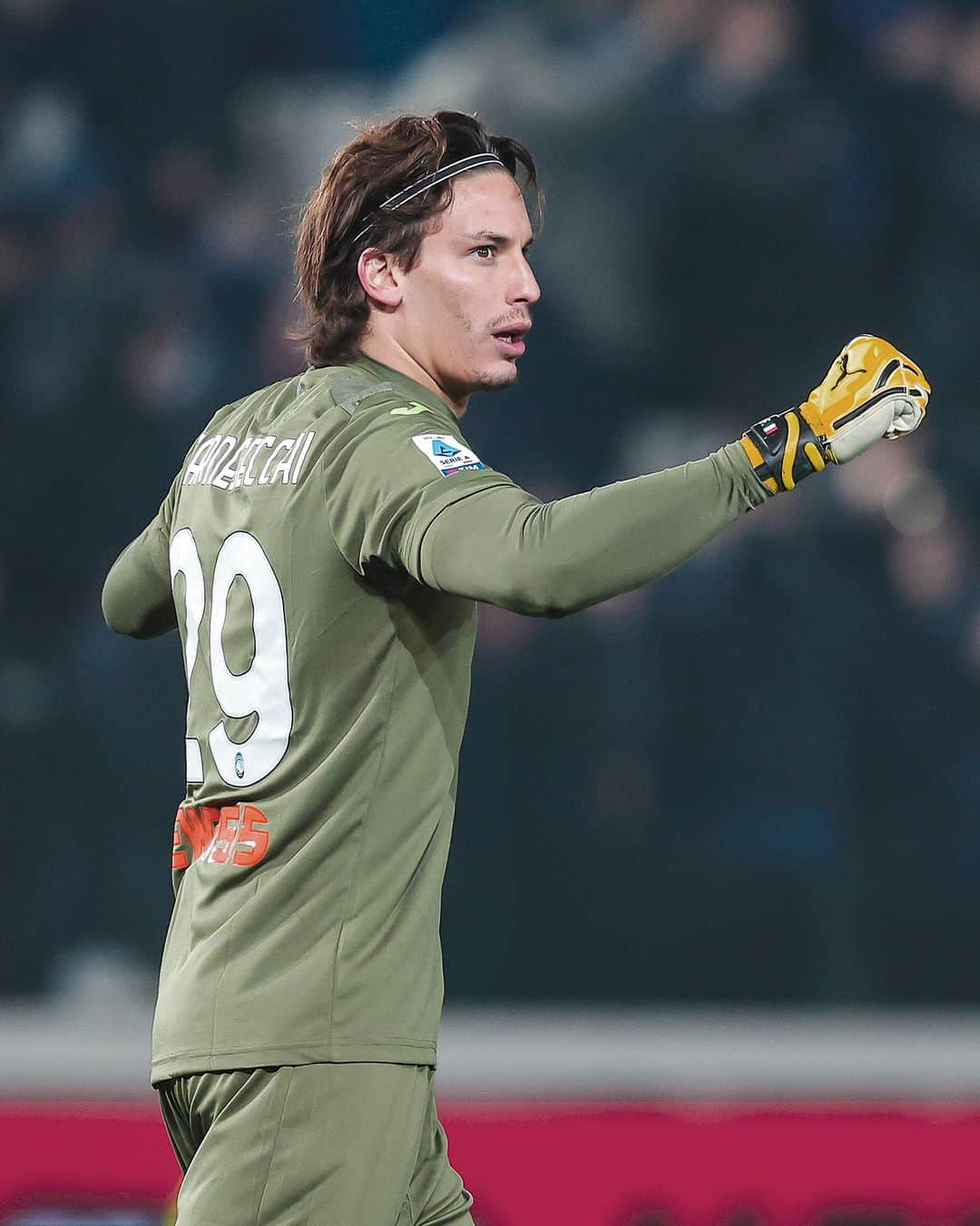 アタランタBCのインスタグラム：「5️⃣ sono anche i clean sheet di @carnesecchimarco in questa stagione 🧤  5️⃣th clean sheet in all competitions for #Carnesecchi ⛔️  #AtalantaFrosinone #GoAtalantaGo ⚫️🔵」