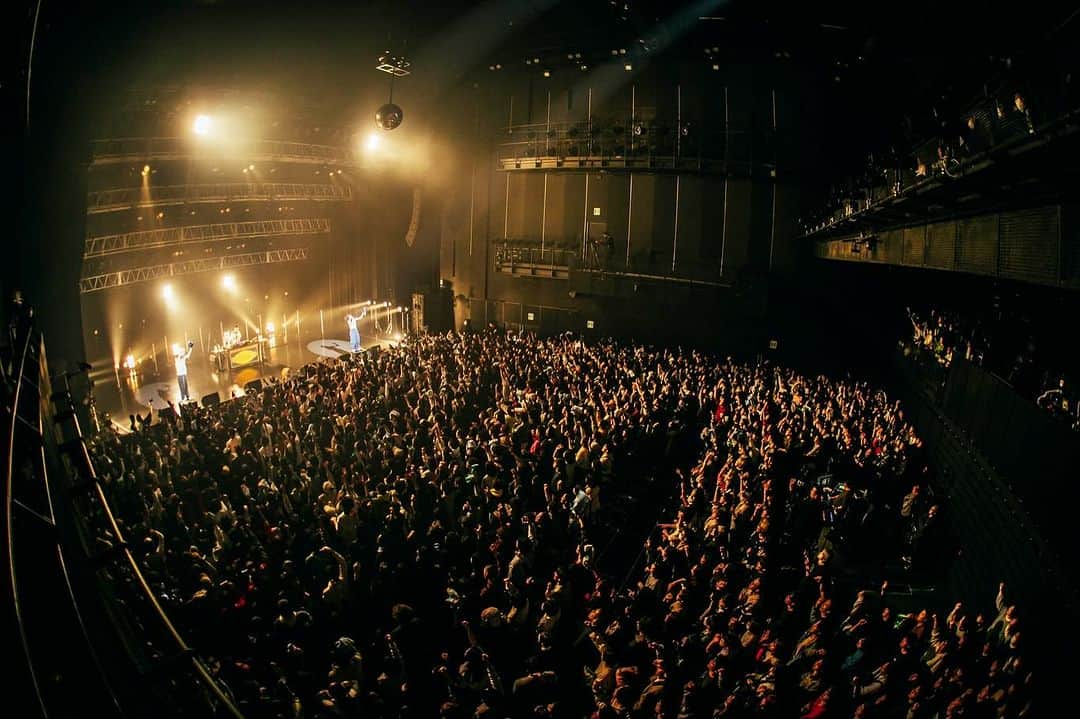 chelmicoさんのインスタグラム写真 - (chelmicoInstagram)「2023.12.22 at.EX THEATER ROPPONGI  chelmico「#一緒に踊ろうよTOUR 」  Photo by @yokoyamarock   #chelmico #チェルミコ」1月16日 20時49分 - chelmico