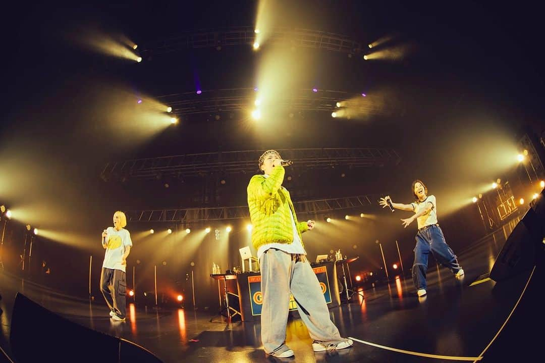 chelmicoさんのインスタグラム写真 - (chelmicoInstagram)「2023.12.22 at.EX THEATER ROPPONGI  chelmico「#一緒に踊ろうよTOUR 」  Photo by @yokoyamarock   #chelmico #チェルミコ」1月16日 20時49分 - chelmico