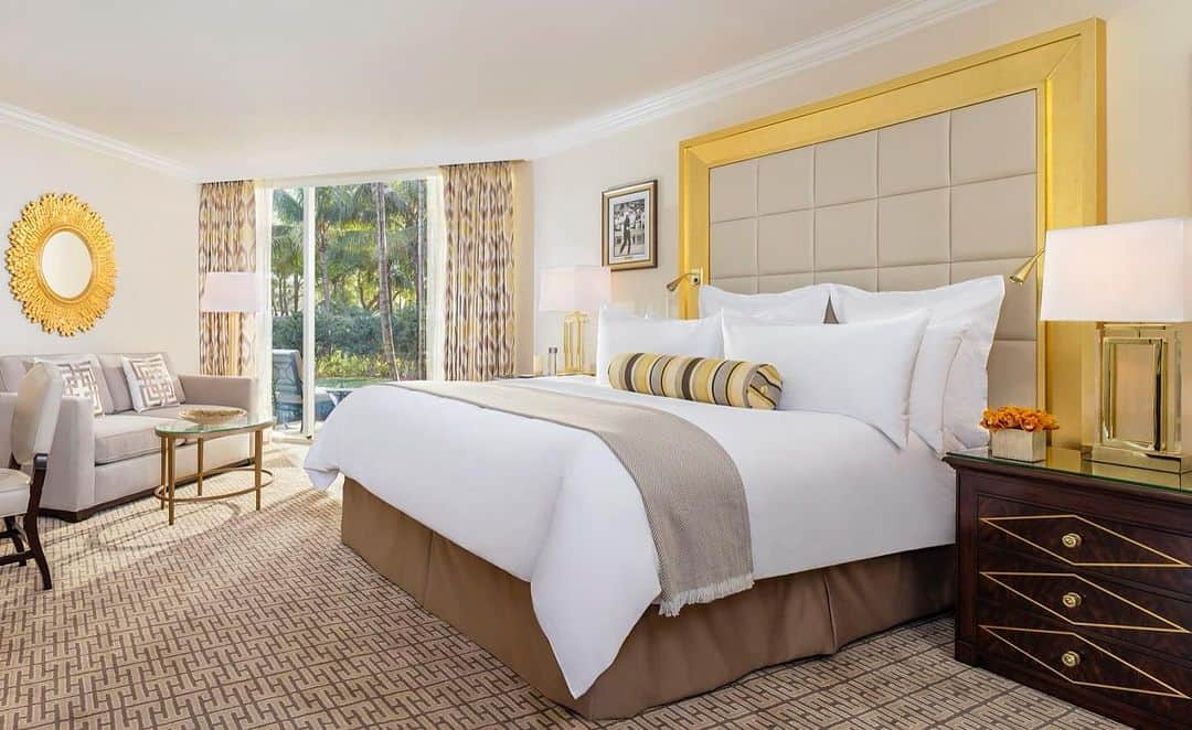 トランプ・ホテルのインスタグラム：「Tough week for you up north…We have a room ready for you at @trumpdoral this weekend…You deserve a break…#trump #luxuryhotel #golf #golfresort #luxury #luxuryresort #success #neversettle #miami #doral #florida」
