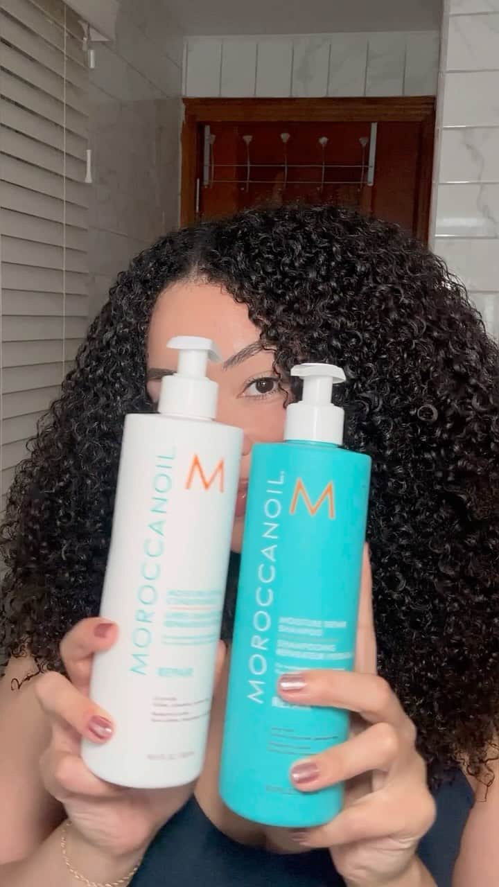 Moroccanoilのインスタグラム：「Is hair repair one of your New Year’s resolutions? You’ll 💙this routine by @curlelia featuring our Moisture Repair Half-Liter sets.  Shop now for a limited time!」