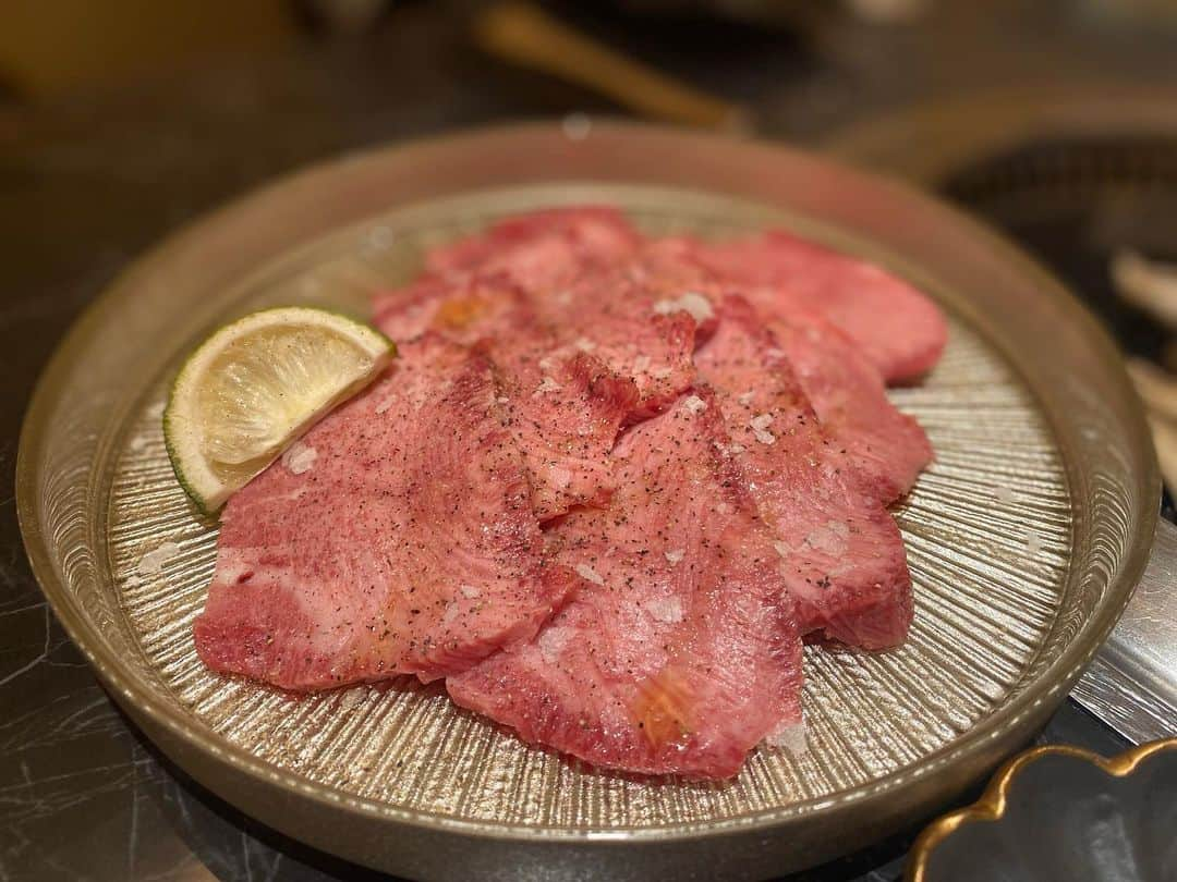 大沢文也さんのインスタグラム写真 - (大沢文也Instagram)「昨日は応援していただいてる方々と新年会！ メチャクチャ美味しい焼肉屋さんに連れてってもらいました(^O^) 大満足です😆❗️  ともきさん、せとさん、いぬさん、ありがとうございました😊 凄い楽しい時間！ ご馳走様でした😋❗️  #焼肉 #yakiniku #タン塩 #ハラミ #赤身肉 #🥩」1月19日 15時08分 - fumifumi_k1