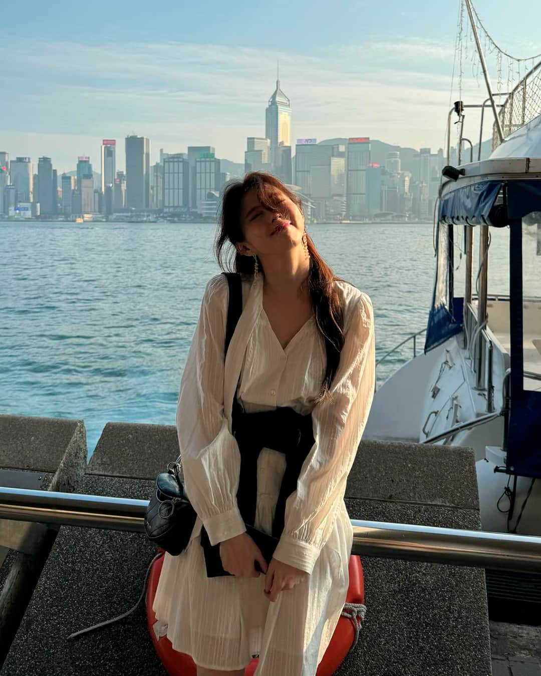 CHARLES & KEITHさんのインスタグラム写真 - (CHARLES & KEITHInstagram)「Actress Han So Hee was spotted in our white Triana platform ankle boots and Philomena half-moon crossbody bag in noir while travelling in Hong Kong.  Shop now via our link in bio.  @xeesoxee #HanSoHeexCharlesKeith #ImwithCharlesKeith」1月22日 19時00分 - charleskeithofficial