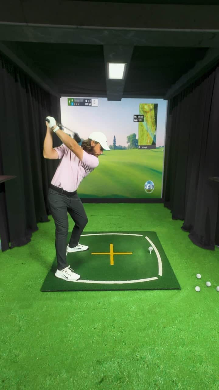 トミー・フリートウッドのインスタグラム：「Is this the world’s most realistic simulator?? @dubaidcgolf @officialtommyfleetwood #AD」