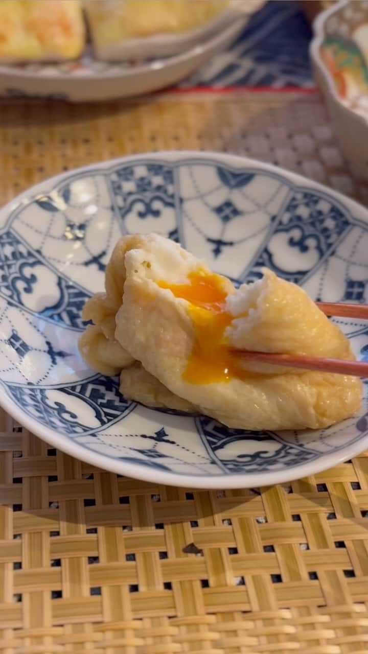 大塚里香のインスタグラム：「半熟とろとろ卵🥚 #卵巾着   ✳︎蟹しゃぶ ✳︎牡蠣の昆布焼き ✳︎板わさ ✳︎卵巾着煮 ✳︎お刺身（スルメイカ・鰤） ✳︎明太はんぺんチーズ ✳︎なまこ  ✼••┈┈┈┈••✼••┈┈┈┈••✼ ••┈┈┈┈••✼ #cook #cooking #homedinner #hotpot #crab #wine #japanesegoods #和食 #蟹しゃぶ #蟹 #クッキング #おうちごはん #お家ごはん #牡蠣 #ワイン #料理 #献立 #たまご #キルフェボン #鍋」