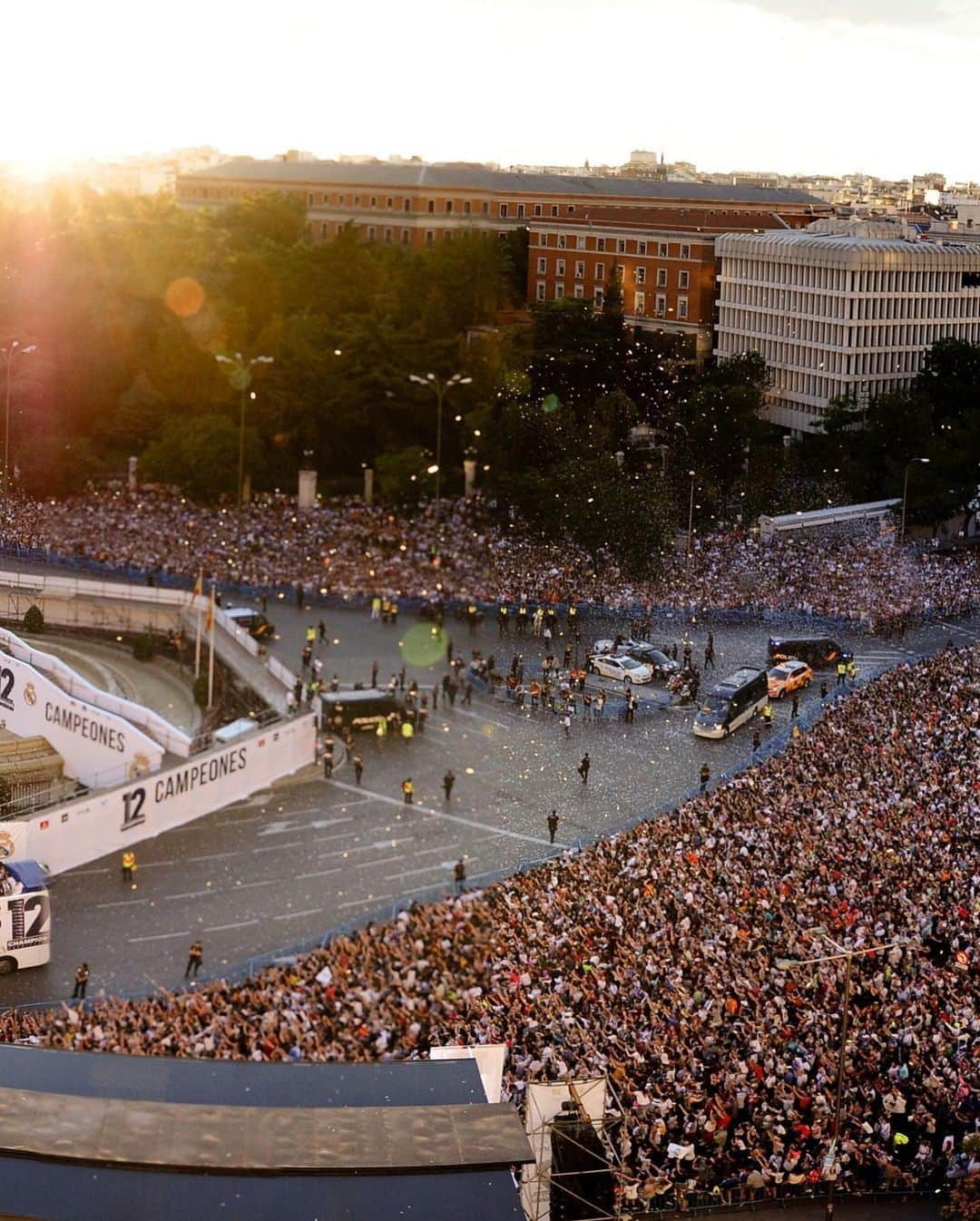 レアル・マドリードさんのインスタグラム写真 - (レアル・マドリードInstagram)「#RMFans + Cibeles = 😍」6月4日 3時10分 - realmadrid