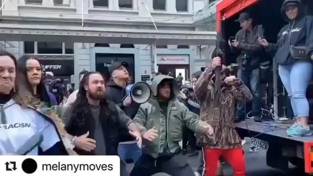 ブレンダン・ハインズのインスタグラム：「#Repost @melanymoves with @make_repost ・・・ This. Literally just brought me to tears. This is so beautiful. Our Polynesian Brothers and Sisters doing their traditional Haka for Black Lives Matter. Make videos like THIS go viral y'all! The world is coming together and it is so beautiful.  And to my sister @parrisgoebel who helped organize and spread word in New Zealand. I love you so much! You are a beacon of light! Thank you!! #blacklivesmatter #georgefloyd #breonnataylor #ahmadarbery #newzealand #haka」