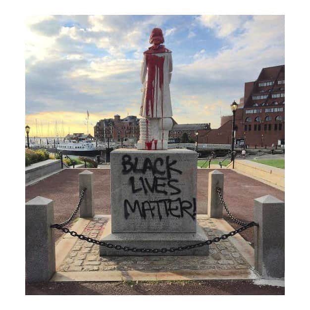 オリヴィア・ワイルドさんのインスタグラム写真 - (オリヴィア・ワイルドInstagram)「Christopher Columbus statue in Boston. It’s time we acknowledge how deep our roots of systemic racism reach.」6月4日 3時54分 - oliviawilde