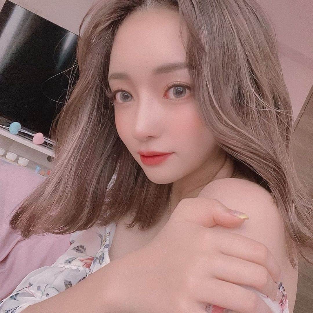 ERENAのインスタグラム：「二の腕見せれない🙅‍♀️」