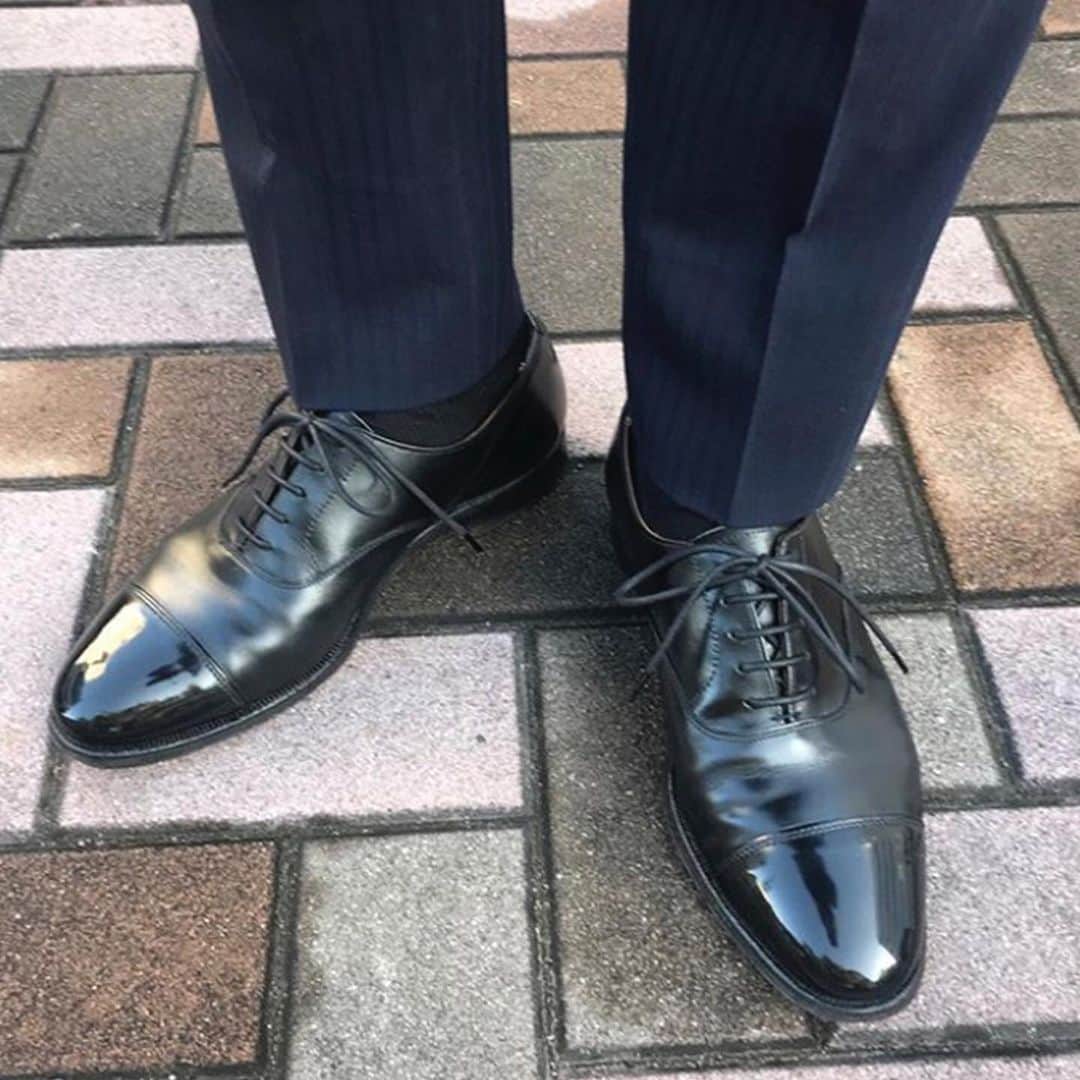 クロケット&ジョーンズさんのインスタグラム写真 - (クロケット&ジョーンズInstagram)「The Icons – Connaught. You can’t go wrong with Connaught, that most indispensable of toe-cap Oxfords. The backbone of every well-dressed man’s footwear collection, the Connaught has been a signature style at Crockett & Jones for almost 60 years. . Click the link in our bio to read the article. . #crockettandjones #madetobeworn #connaught #oxfords」6月3日 19時32分 - crockettandjones_official