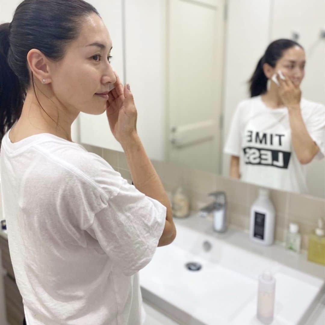 亀恭子のインスタグラム：「STYLEVOICE.COM （@stylevoice_official） コラムの連載 ファッション&美容、今気になるモノ・コトについてお話させて頂いてます。 . . . スタイリスト亀恭子の「流行通販」#02  今回は「meethモアリッチパック」について お世辞抜きで本当にイイです。 おススメします❤︎ . . STYLEVOICE.COM （@stylevoice_official） ぜひ読んでみてください❤︎ . . #stylevoice #スタイルヴォイス #meeth #meethモアリッチパック #若干シュールな動画も入ってますw」