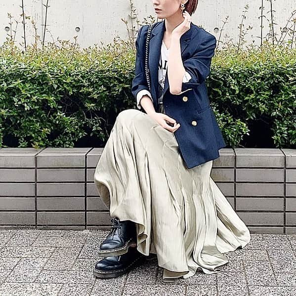 サキさんのインスタグラム写真 - (サキInstagram)「今年の春服で一番好きだった組み合わせ☺︎外出できずでほとんど着れなかったけど。  Outer @tomorrowland_womens Bottoms @milaowen_official #milaowen Shoes @drmartens_japan #drmartenstyle  #ミントカラー」6月3日 19時41分 - saki.h912