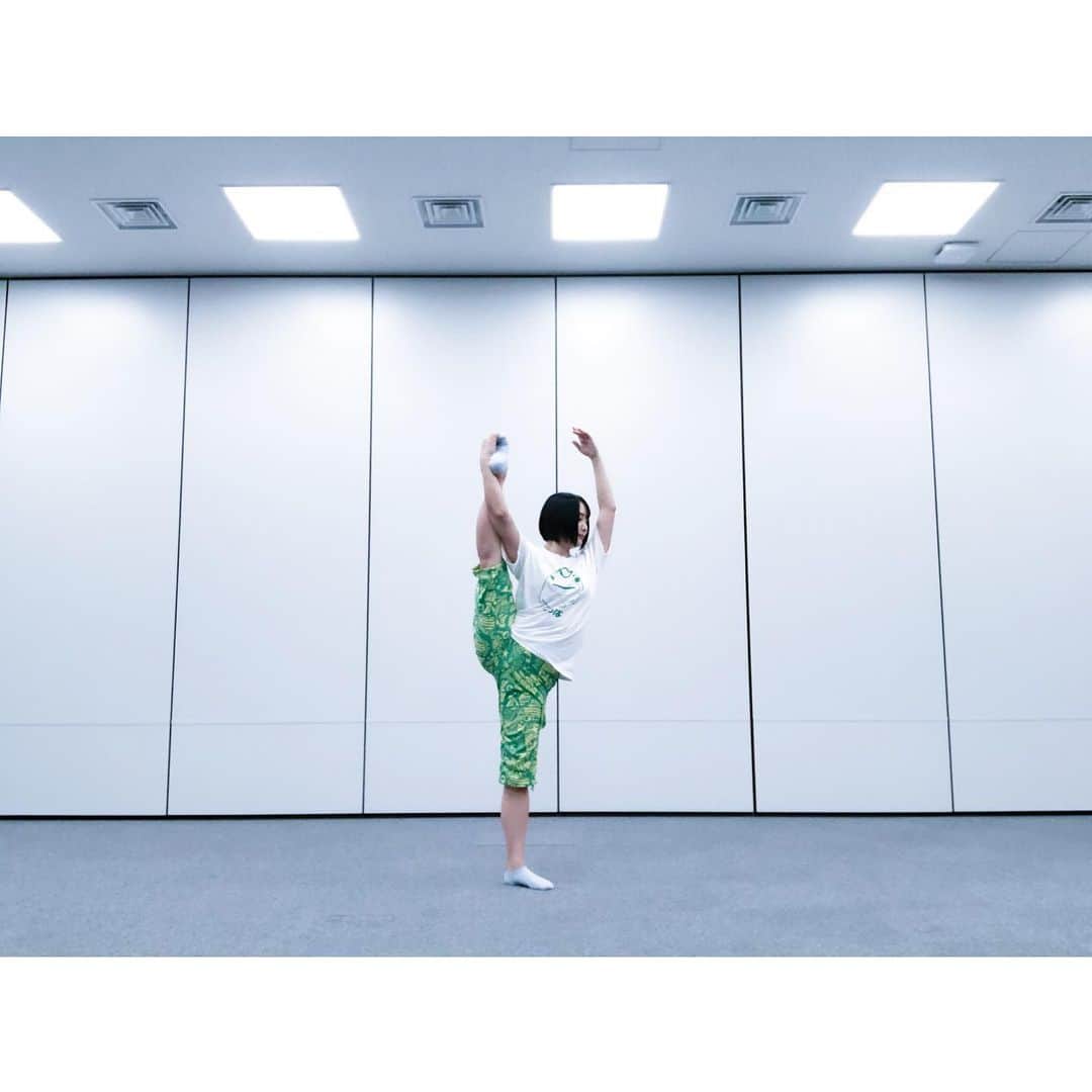 石丸千賀さんのインスタグラム写真 - (石丸千賀Instagram)「i字バランス . . . #くるっぱ #ゆるキャラ #fukuoka #久留米 #i字バランス #ballet #балет #バレエ #avex #スパガ」6月3日 19時33分 - chika_ishimaru.official