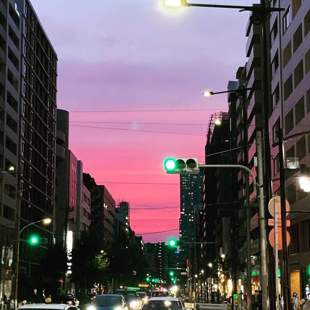 前川泰之さんのインスタグラム写真 - (前川泰之Instagram)「今日の夕焼けは綺麗だった✨✨✨ 明日もソーシャルディスタンスを大事に身を守って良い１日にしましょう！！ #夕焼け　#ソーシャルディスタンス」6月3日 19時39分 - maekawa_yasuyuki_official