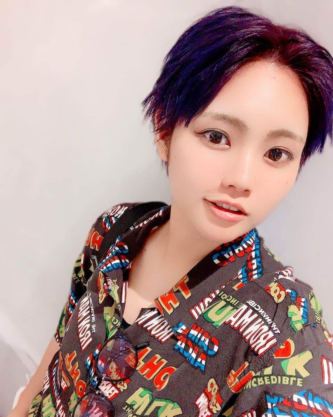 のインスタグラム：「#haircut & #haircolor  #紫 にしました！#センター分け ヘアにしました！ #purplehair #purple #派手髪 #instahair #instalike #instafasion #アメコミコーデ#MARVEL#marvelcomics  #shirtstyle #summercode#summerfashion  #summerhair #genderless #イケメン女子」