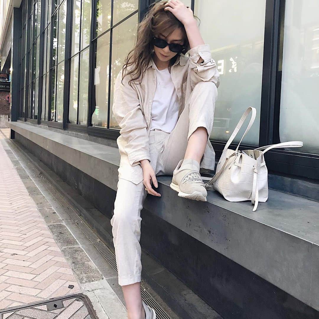 長谷川唯のインスタグラム：「・ ・ H&Mのmen'sセットアップ🤍最近ゆる〜く着るのが好き🌴ベージュ系は今でも変わらず好み🤎🤎 ・ ・ #oodt #fashion #code #tokyo #today #私服 #ファッションコーデ #happy #fashionista」