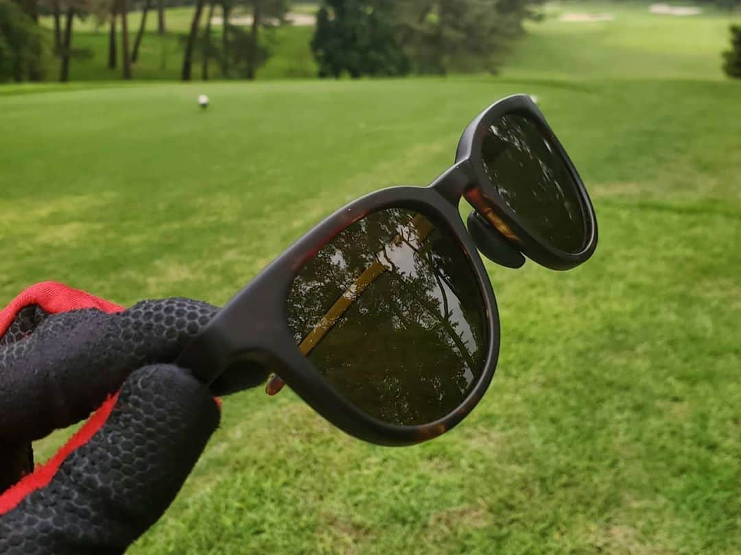 保坂玲奈さんのインスタグラム写真 - (保坂玲奈Instagram)「____#GOLF #eyewear . . おにゅーのサングラス😎 . 馴染みが良くて普段も使えるデザイン💞 マットなべっ甲が可愛い! . Eyevolは軽くてズレなくて ゴルフの時の必需品😘 . . . #Eyevollife2020キャンペーン  #Eyevol#サングラス#ゴルフ女子#ゴルフ初心者#ゴルフウェア#ゴルフコーデ」6月3日 20時30分 - __renao_0707