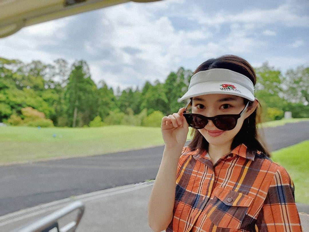 保坂玲奈さんのインスタグラム写真 - (保坂玲奈Instagram)「____#GOLF #eyewear . . おにゅーのサングラス😎 . 馴染みが良くて普段も使えるデザイン💞 マットなべっ甲が可愛い! . Eyevolは軽くてズレなくて ゴルフの時の必需品😘 . . . #Eyevollife2020キャンペーン  #Eyevol#サングラス#ゴルフ女子#ゴルフ初心者#ゴルフウェア#ゴルフコーデ」6月3日 20時30分 - __renao_0707