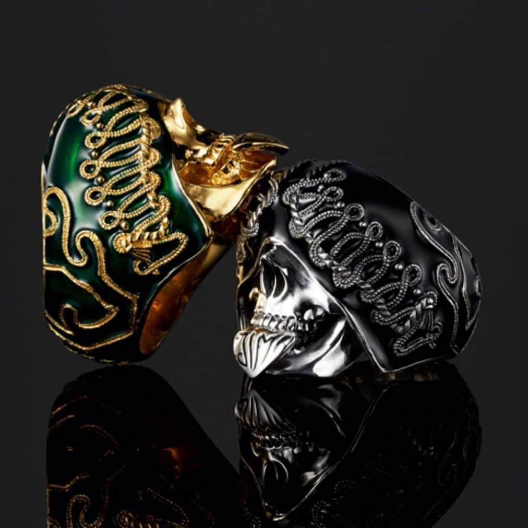 ジャスティンデイビスさんのインスタグラム写真 - (ジャスティンデイビスInstagram)「amazing!!!!!! Thank you so much!  #Repost @amazing_jiro ・・・ I created this artwork inspired by my favorite JUSTIN DAVIS ”Gypsy skull ring”! ． Face paint : #amazing_jiro Model : YULIA SHUR @s_h_u_r Hair : Ken (UR DELTA) @ken.ur.delta  Inspired by JUSTIN DAVIS @justindavisofficial https://jd-jewels.com/  #justindavis #jimmyhendrix #facepaint #bodypaint #bodypainting #makeup #skull #skullring #skullart #skeleton #art #darkbeauty #darkaesthetic #goth #gothic #black #ring #ジャスティンデイビス #フェイスペイント #ボディペイント #メイク #スカル #アート #ブラック #シルバーアクセサリー #リング」6月3日 20時36分 - justindavis_jewels