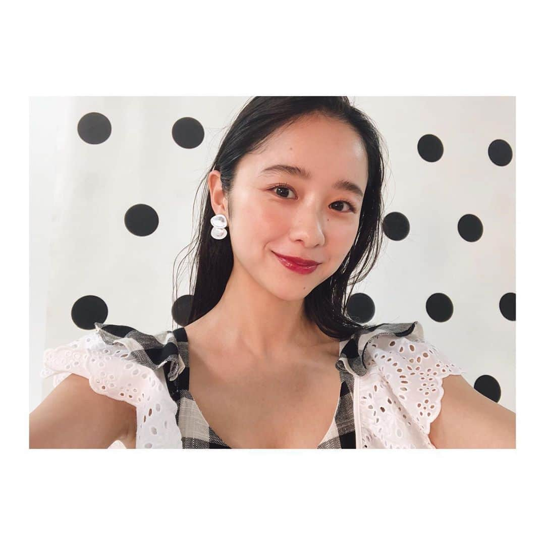 堀田真由さんのインスタグラム写真 - (堀田真由Instagram)「💄 CHANELからいただいた 『ルージュ　ココ　フラッシュ』をつけました！ 大人っぽい深いピンクで つけ心地もなめらかです。 non-no webにも載る予定なので皆さまお楽しみに！  #126番 #CHANEL #ルージュココフラッシュ #ROUGECOCO #nonno」6月3日 20時43分 - mayuhotta