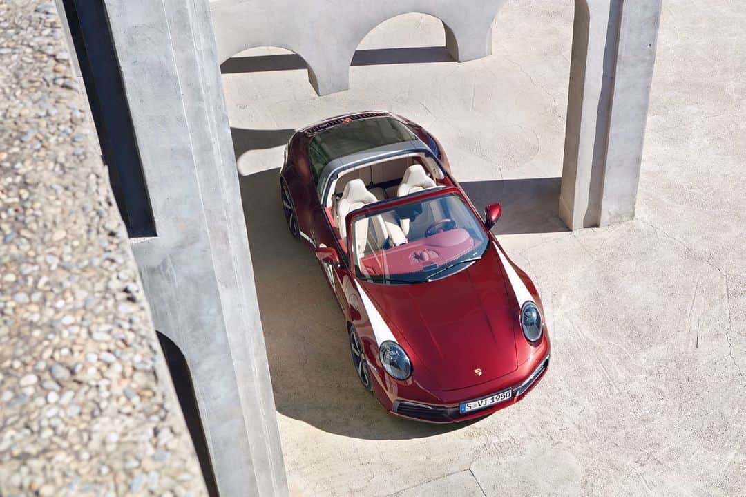 Porsche Japanさんのインスタグラム写真 - (Porsche JapanInstagram)「The new 911 Targa 4S Heritage Design Edition﻿ ﻿ 時代がよみがえる。﻿ ﻿ 911タルガ4S ヘリテージデザイン エディションが、992台の限定モデルとして創り上げられました。﻿ 1950年代および60年代初頭のデザイン要素を取り入れ、911タルガ4Sに注がれた最新のスポーツカーテクノロジーとの融合を果たしています。﻿ ﻿ #ポルシェ #Porsche #タルガ #Targa #タルガ4S #Targa4S #IconsofCool #HeritageDesignEdition」6月3日 20時45分 - porsche_japan