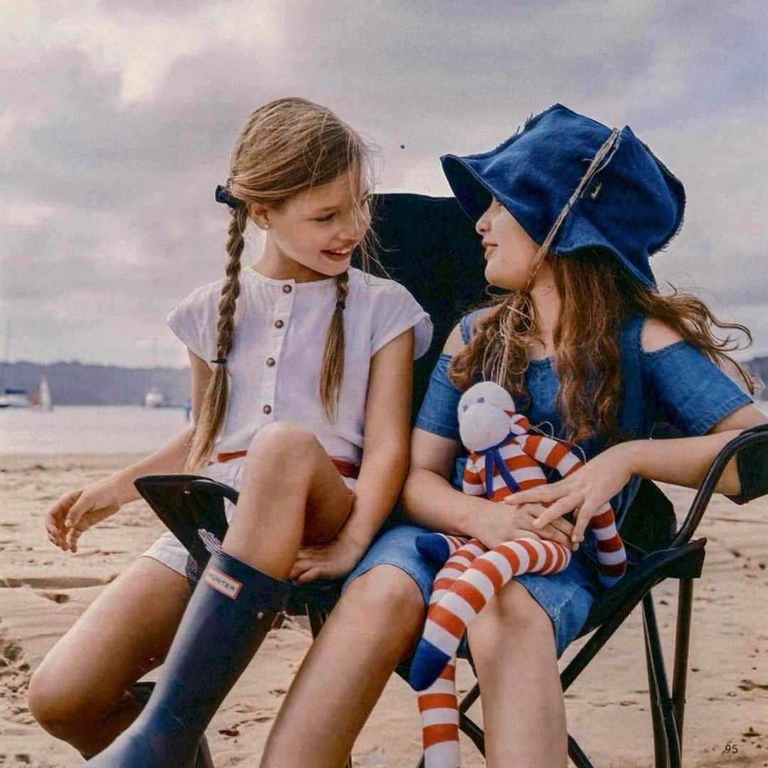 ボルサリーノさんのインスタグラム写真 - (ボルサリーノInstagram)「Summer’s beachy conversations, featuring #Borsalino’s deconstructed denim Cloche bucket hat as seen recently in @grazia_it and styled by @mmmanucipriani⁠ ⁠ #BorsalinoWorld #Borsalinoeditorials #BorsalinoSS20 #BorsalinoHat #Borsalinostories #denimstyle #buckethat #hatoftheday #denimlook #Summerstyleessentials #styleoftheday #summeraccesories」6月3日 21時00分 - borsalino_world