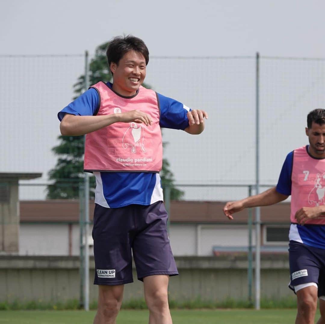 竹重安希彦さんのインスタグラム写真 - (竹重安希彦Instagram)「トレーニング再開しました！ 改めてサッカーができることに、 色々な人の協力に感謝！ リーグ戦再開まで1ヶ月、 最高の準備を！ ♯横浜FC ♯yokohamafc ♯トレーニング再開 ♯感染予防 ♯徹底 ♯色々な人に ♯感謝 ♯コロナに負けるな」6月3日 21時08分 - akihikotakeshige125