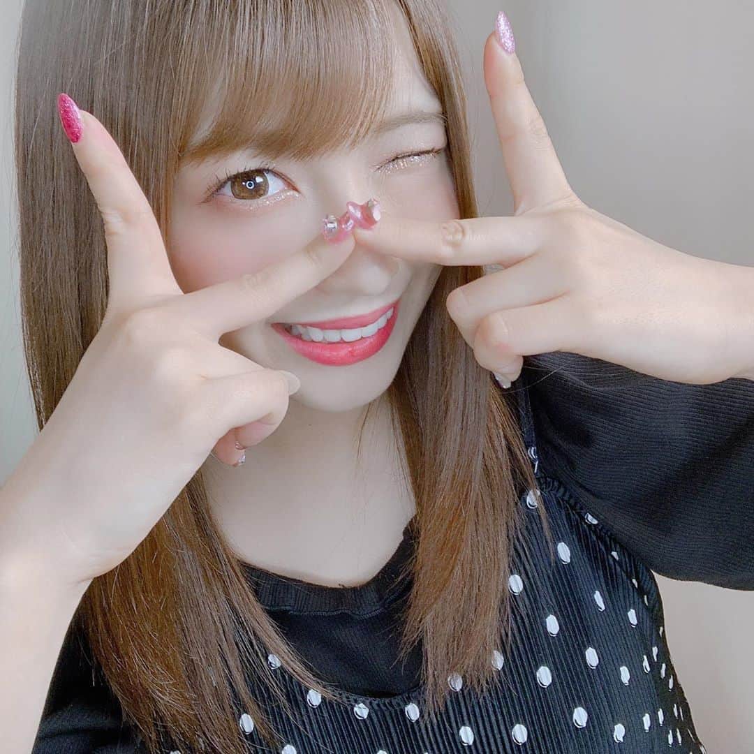 太田里織菜のインスタグラム：「. . りおなぴーす♡ . 先日、ワイズデンタルキュアさんへ🦷 (@ys.dentalcure ) . 歯並び綺麗になって嬉しい！ いつもありがとうございます✨ . 沢山笑おう\( *´•ω•`*)/ . #らぶどる #ワイズデンタルキュア」