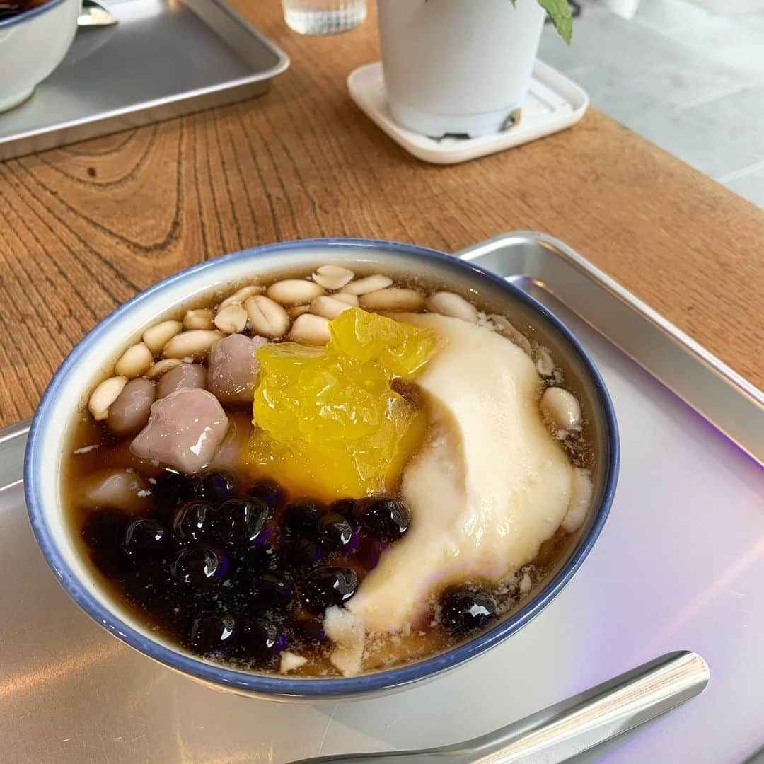 早坂風海さんのインスタグラム写真 - (早坂風海Instagram)「美味しかった豆花(トウファ)🤍﻿ ﻿ この量で結構お腹いっぱいになった😳﻿ ﻿ ﻿ さて、私は何をトッピングしたでしょう🤔﻿ 好きな色入れちゃうよね〜🌼﻿ ﻿ ﻿ ﻿ ﻿ #早坂風海 #カザスタグラム」6月3日 21時02分 - kazami42_official