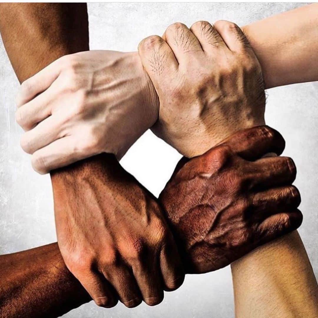 ダウアー&ホールさんのインスタグラム写真 - (ダウアー&ホールInstagram)「We come in all shapes, sizes and colours. All equally beautiful, despite all our imperfections - all should be valued equally too.  #celebratingdiversity #blackwhitegray #Notoracism #strongertogether #iunderstandthatiwillneverunderstand」6月3日 21時06分 - dowerandhall