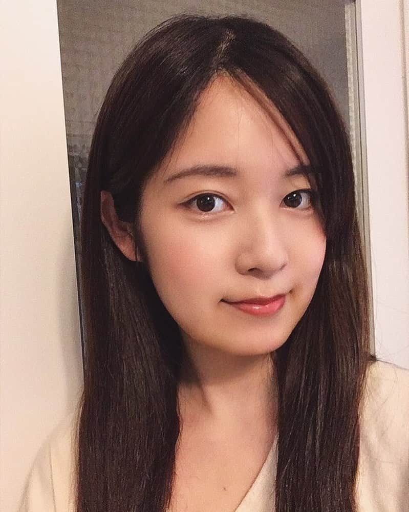 真原彩のインスタグラム：「﻿ ﻿ 前髪伸びたーーー💦﻿ ﻿ ﻿ ﻿ ﻿ ﻿」