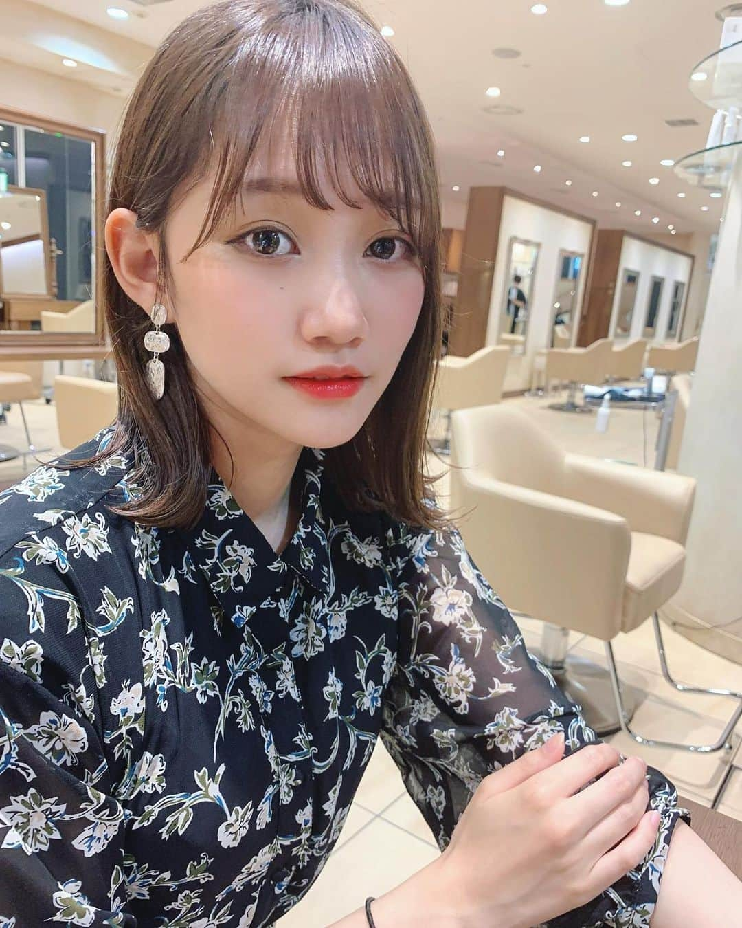 保﨑麗さんのインスタグラム写真 - (保﨑麗Instagram)「ヘアメンテナンス！  今回もサラサラにしていただきました~☺︎ @tetsuyama_cho  #表参道#zacc#美容院」6月3日 21時12分 - hozaki_rei