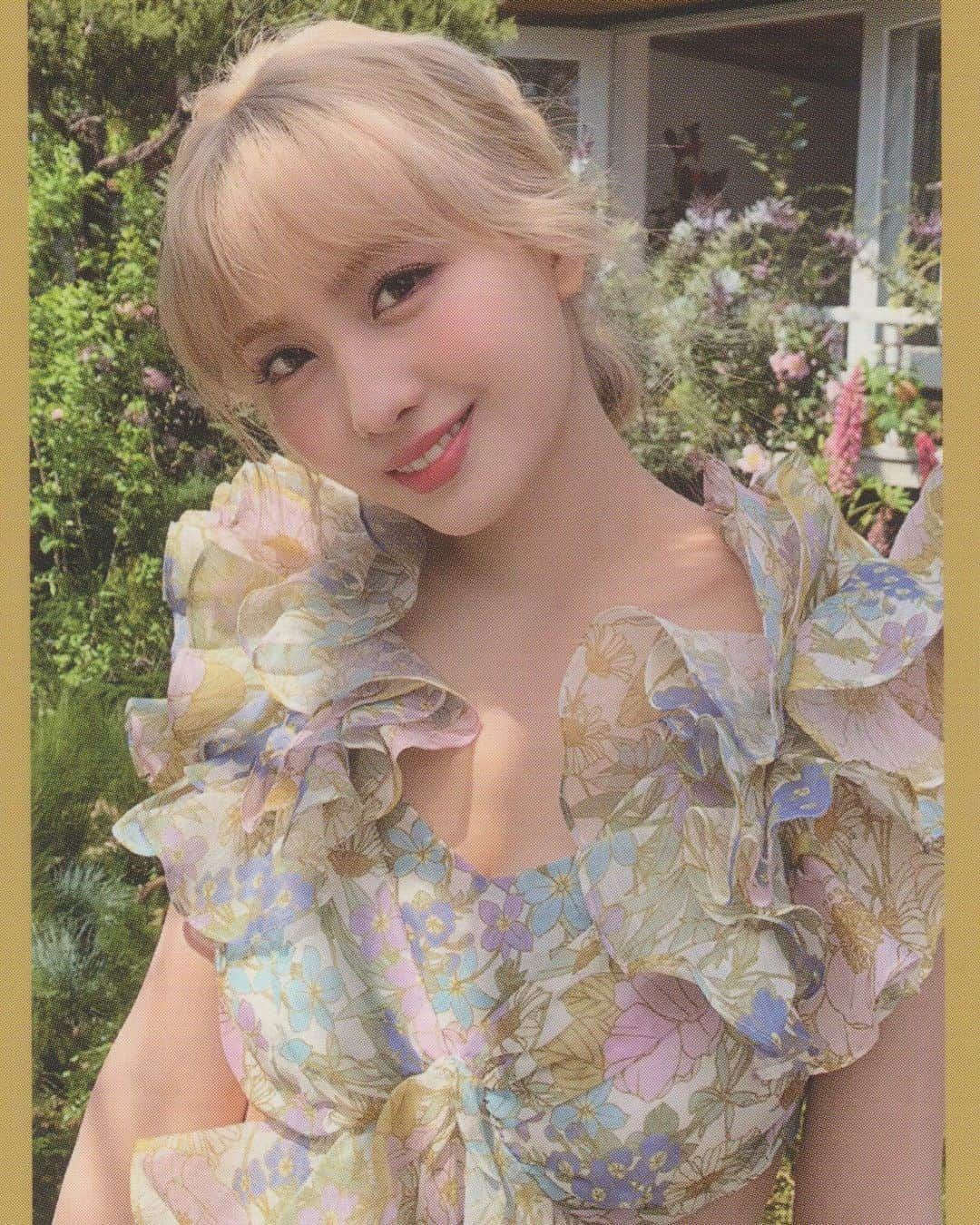 モモさんのインスタグラム写真 - (モモInstagram)「♡ [Scan] 200603 - MORE & MORE Pre-Order Photocards -  #MOMO #트와이스 #모모 #平井もも #もも #TWICE ©️TsanaT」6月3日 21時27分 - momojype