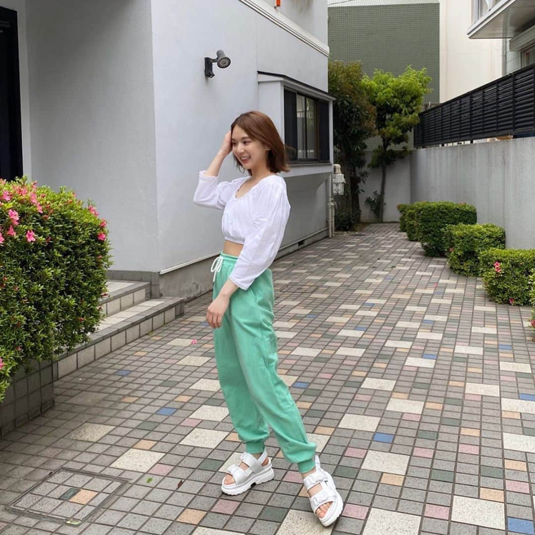 のインスタグラム：「🌼👖 ㅤㅤㅤㅤㅤㅤㅤㅤㅤㅤㅤㅤㅤ もうすぐ！ coming soon☺️💚 ㅤㅤㅤㅤㅤㅤㅤㅤㅤㅤㅤㅤㅤ @9unq.official  #クアンク #ハッピーカラースウェットセットアップ ㅤㅤㅤㅤㅤㅤㅤㅤㅤㅤㅤㅤㅤ #9unq #9unqstyle #9unqコーデ #꾸안꾸 #クアンク #ひよん」
